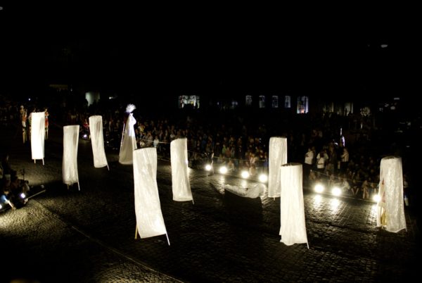 Cinzia Fossati | costumes | Licca Line | die Stelzer | Stiltwalkers