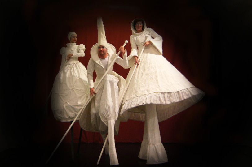 Cinzia Fossati | costumes | stilts show | Sonnenflammen